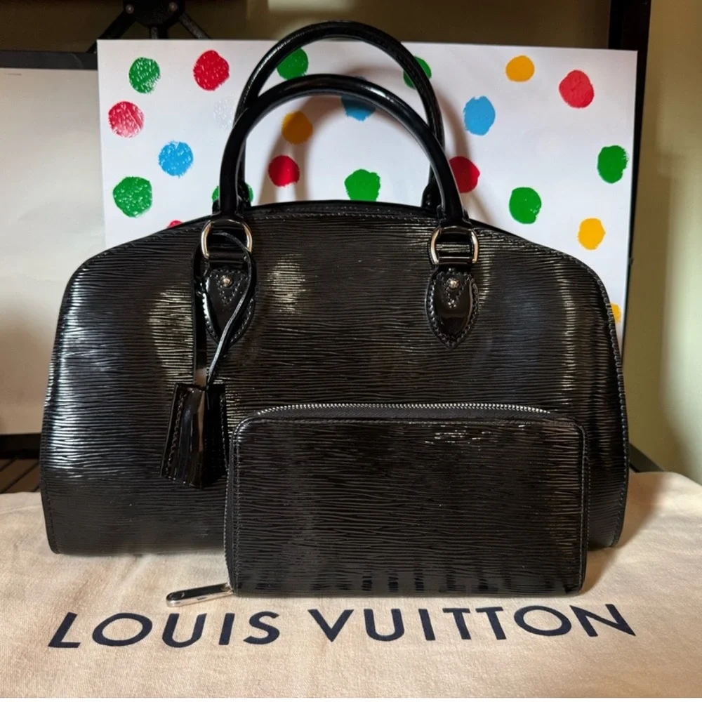 Louis Vuitton Blk electric epi Pont-Neuf Pm Handbag &matching zipp around Wallet